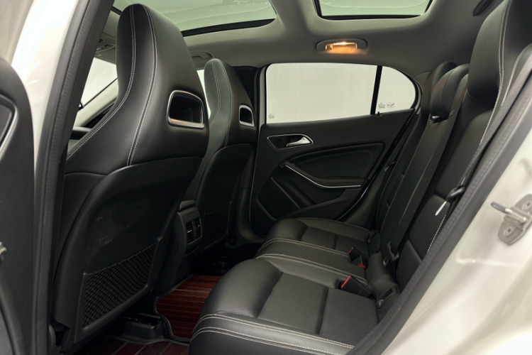 奔驰GLA 2018款 GLA 200 时尚型中控内饰7007