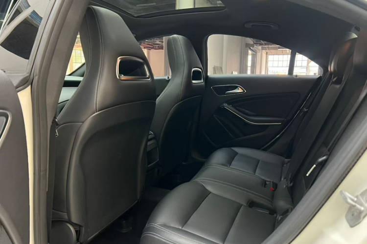 奔驰CLA 2017款 改款 CLA 200 时尚型中控内饰7005