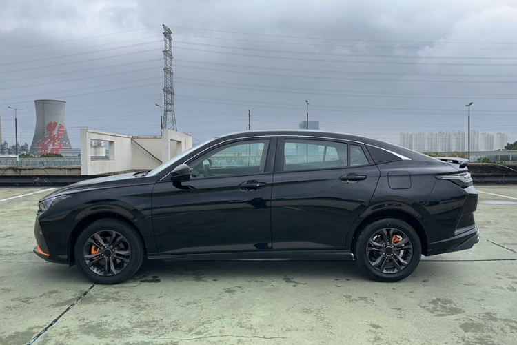 东风风神 奕炫 2023款 马赫版 1.5L 自动追影版车身外观6007