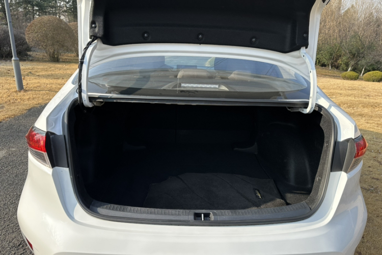 丰田 雷凌 2023款 TNGA 1.5L CVT进取版局部细节23