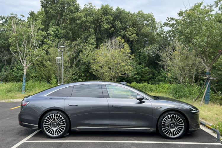 鸿蒙智行 享界S9 2024款 纯电 Ultra 四驱旗舰版车身外观6006