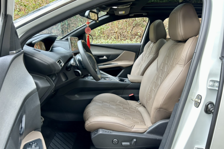 标致5008 2017款 380THP 7座豪华GT版中控内饰7004