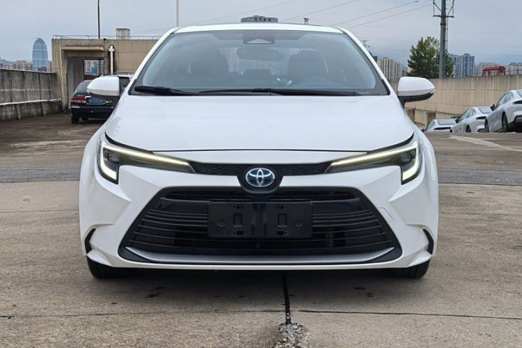丰田 雷凌 2023款 智能电混双擎 1.8L 豪华版车身外观6001