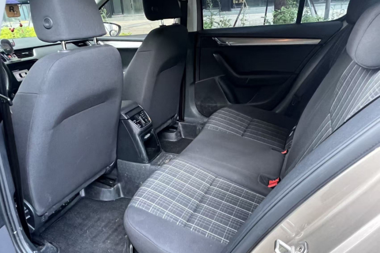 斯柯达 明锐 2019款 1.5L 自动智行舒适版 国V中控内饰7003