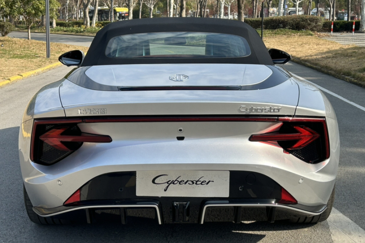 名爵 MG Cyberster 2024款 520km 传奇四驱版车身外观6011