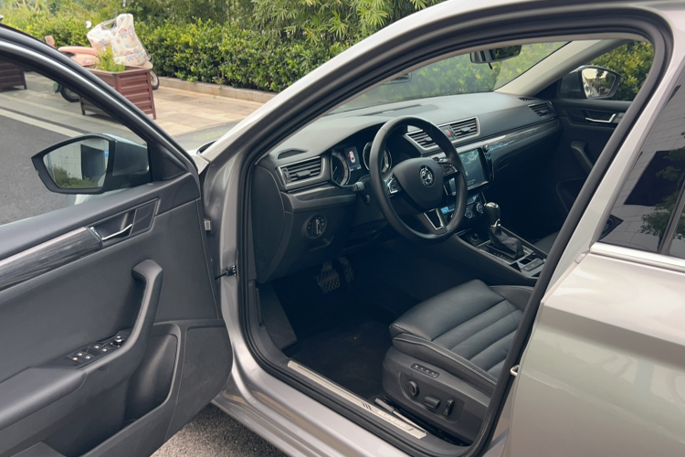 斯柯达 速派 2018款 TSI330 DSG豪华版 国V中控内饰7001