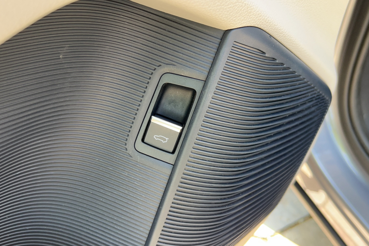 比亚迪 宋PLUS新能源 2023款 冠军版 DM-i 110KM 旗舰PLUS局部细节9002