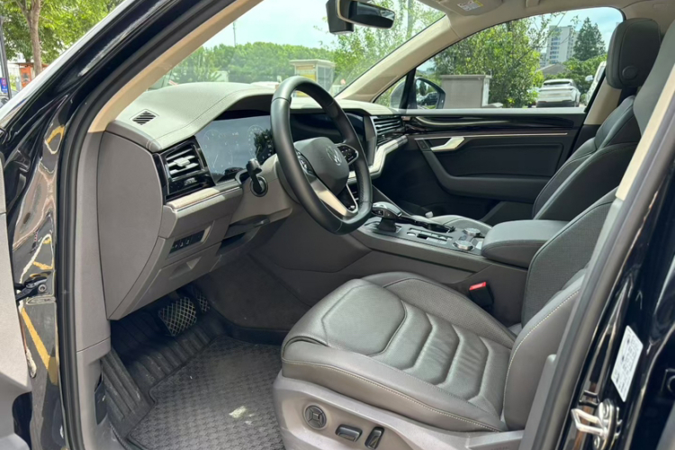 大众 途锐 2022款 2.0TSI 锐尚版中控内饰7003