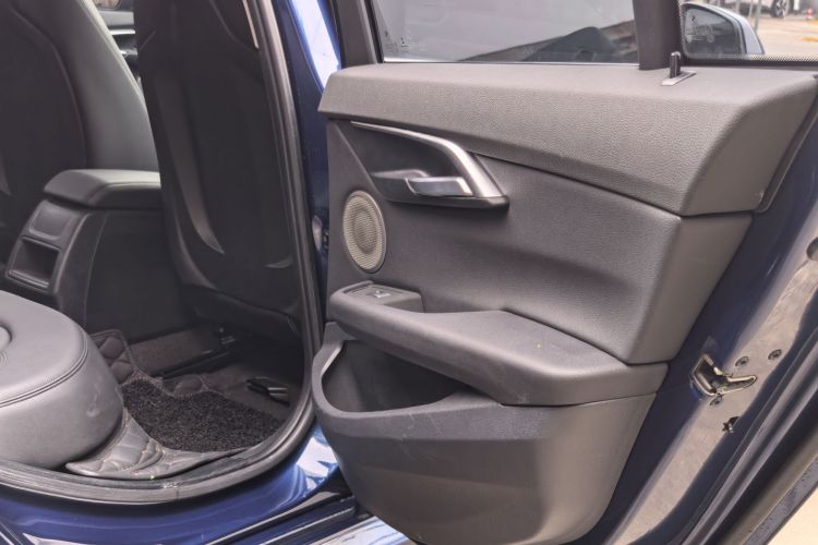 宝马1系 2021款 改款 120i M运动版中控内饰7012