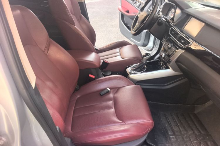 众泰 大迈X5 2017款 升级版 1.5T CVT知县型中控内饰7007