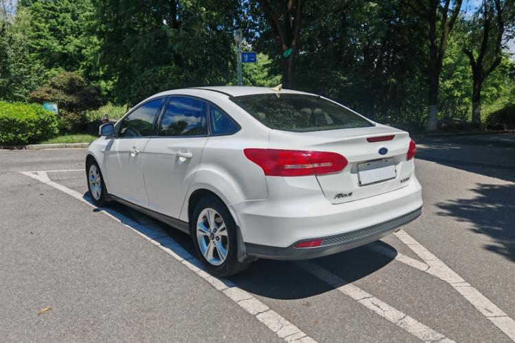 福特 福克斯 2018款 三厢经典 1.6L 自动舒适型智行版车身外观6003