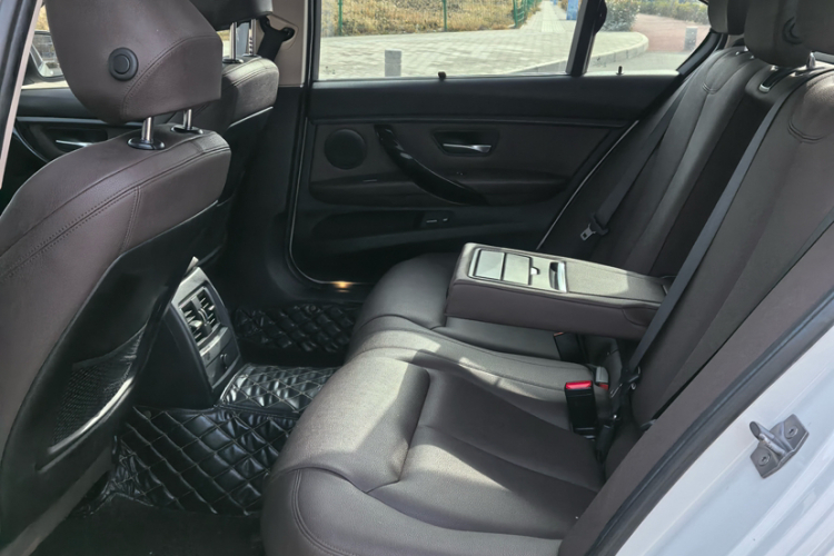 宝马3系 2019款 320Li 时尚型中控内饰7003