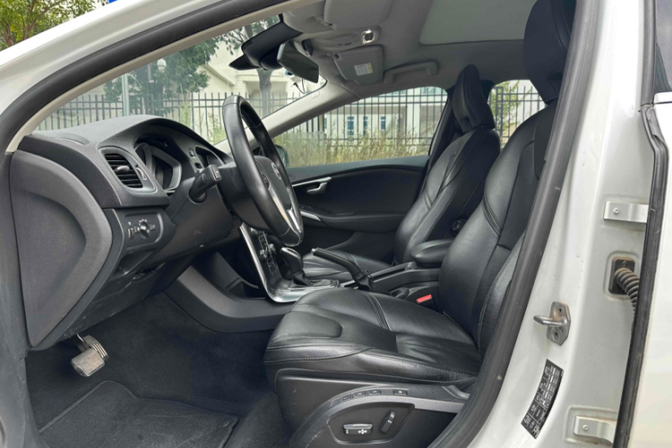 沃尔沃V40 2016款 T4 智雅版中控内饰7001