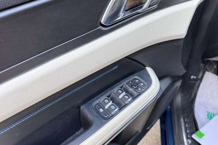 领克01 2021款 2.0TD 两驱耀Pro中控内饰7014