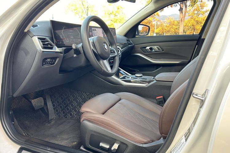 宝马3系 2023款 325Li M运动套装中控内饰7002