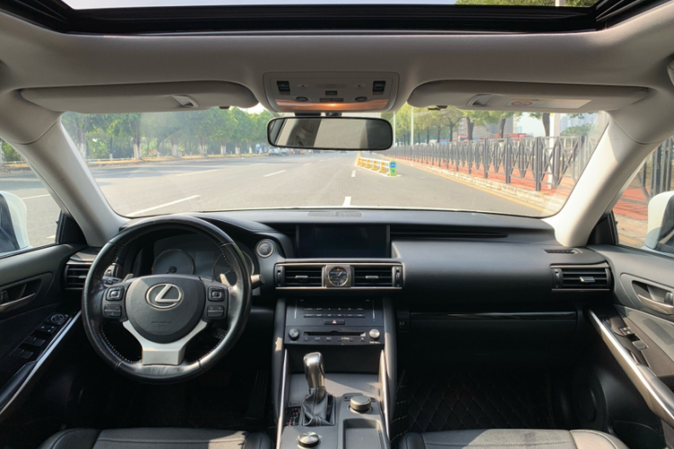 雷克萨斯IS 2017款 300 锋尚版中控内饰7009