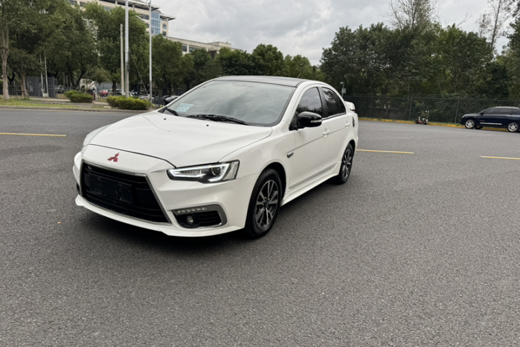 三菱 翼神 2016款 1.8L 手动黑白复刻版局部细节9004