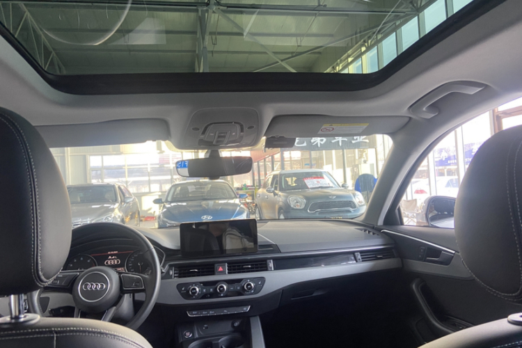 奥迪A4L 2019款 40 TFSI 进取型 国VI中控内饰7006