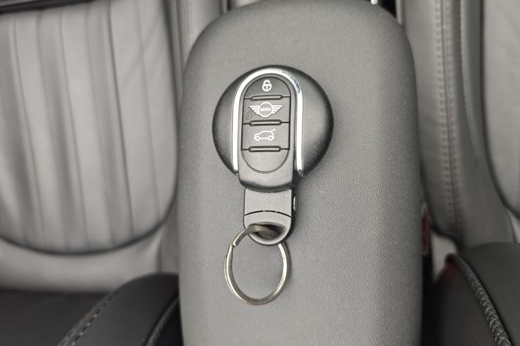 MINI 2023款 2.0T COOPER S CABRIO 艺术家中控内饰7007