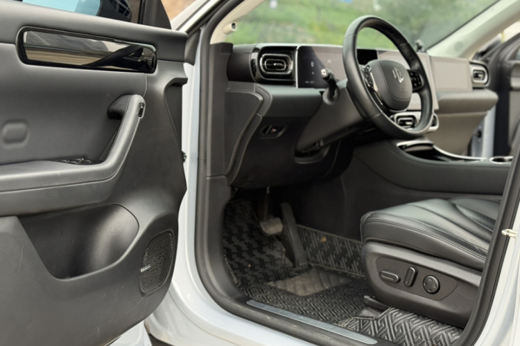 零跑汽车 零跑C11 2021款 改款 豪华版中控内饰7001