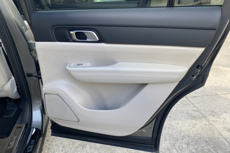 理想汽车 理想ONE 2021款 增程6座版中控内饰7007