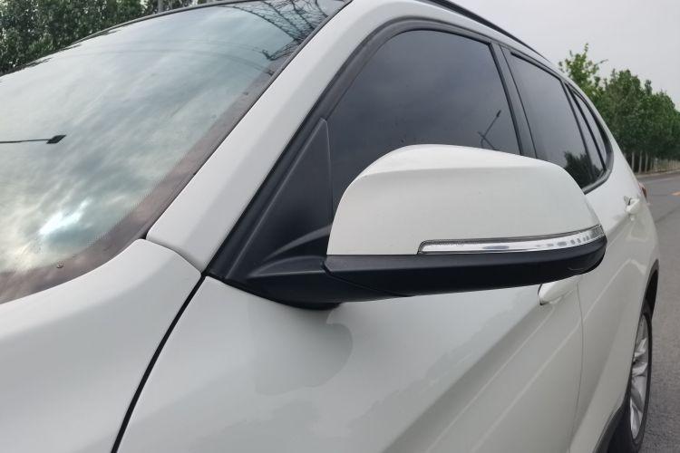 宝马X1 2015款 sDrive18i 时尚晋级版车身外观6012