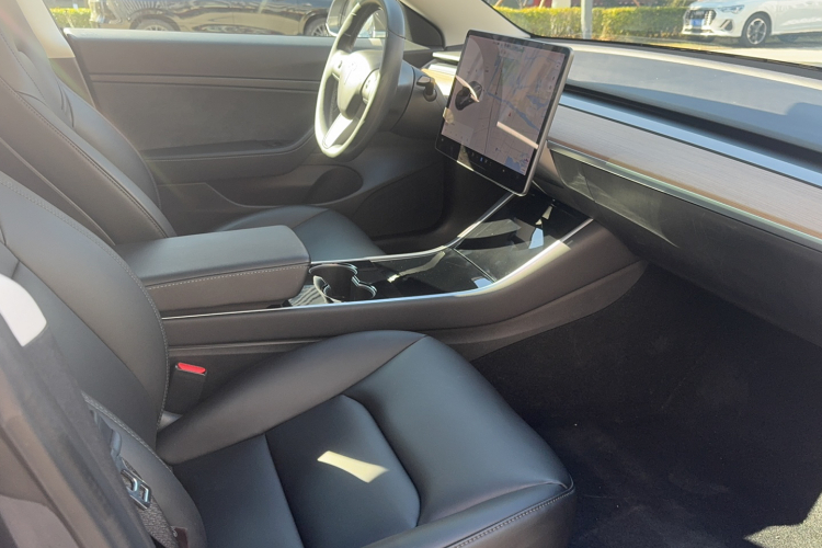 特斯拉 Model 3 2019款 标准续航后驱升级版中控内饰7004