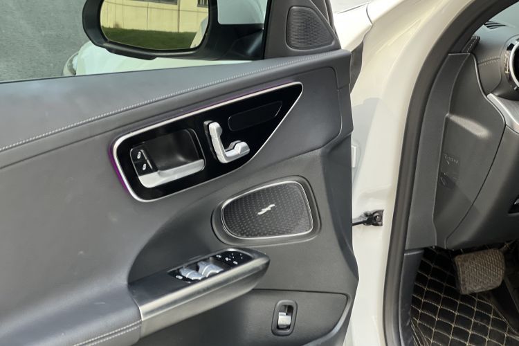 奔驰C级 2023款 改款 C 200 L 运动版中控内饰7011