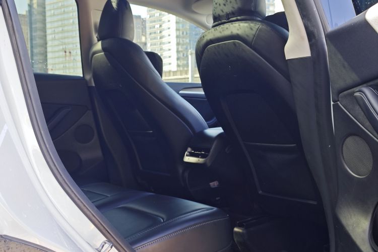 特斯拉 Model Y 2022款 改款 长续航全轮驱动版中控内饰7003