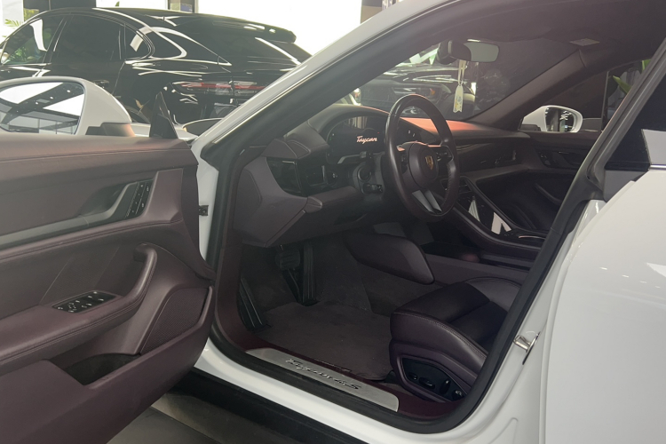 保时捷 2019款 Taycan 4S中控内饰7002