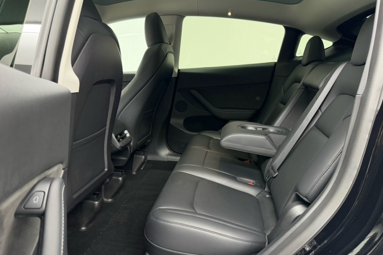 特斯拉 Model Y 2022款 后轮驱动版车身外观6007