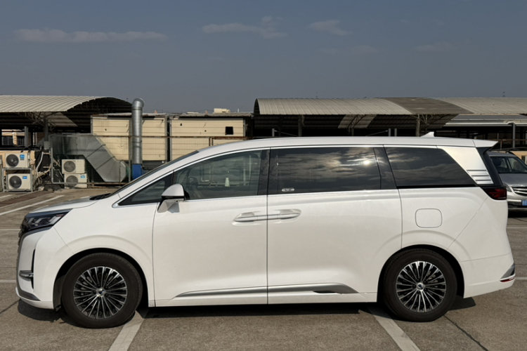 腾势D9 2022款 DM-i 970 四驱尊荣型车身外观6006