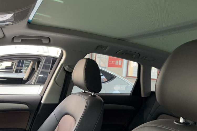 奥迪Q5 2017款 Plus 40 TFSI 进取型中控内饰7006