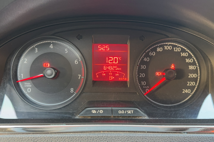 大众 桑塔纳 2016款 1.6L 手动风尚版中控内饰15