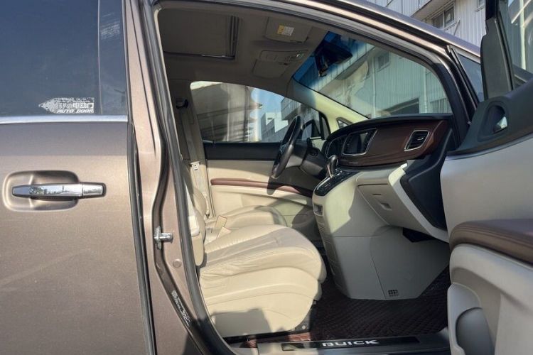 别克GL8 2017款 25S 豪华型 国V中控内饰7006