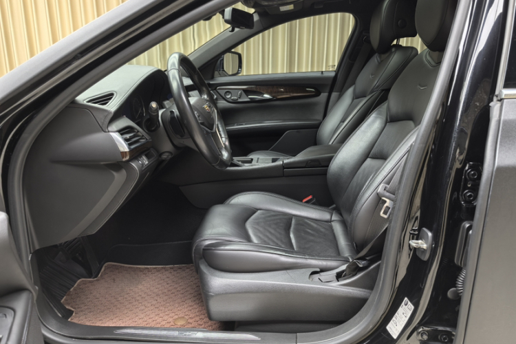 凯迪拉克CT6 2017款 28T 精英型中控内饰7001