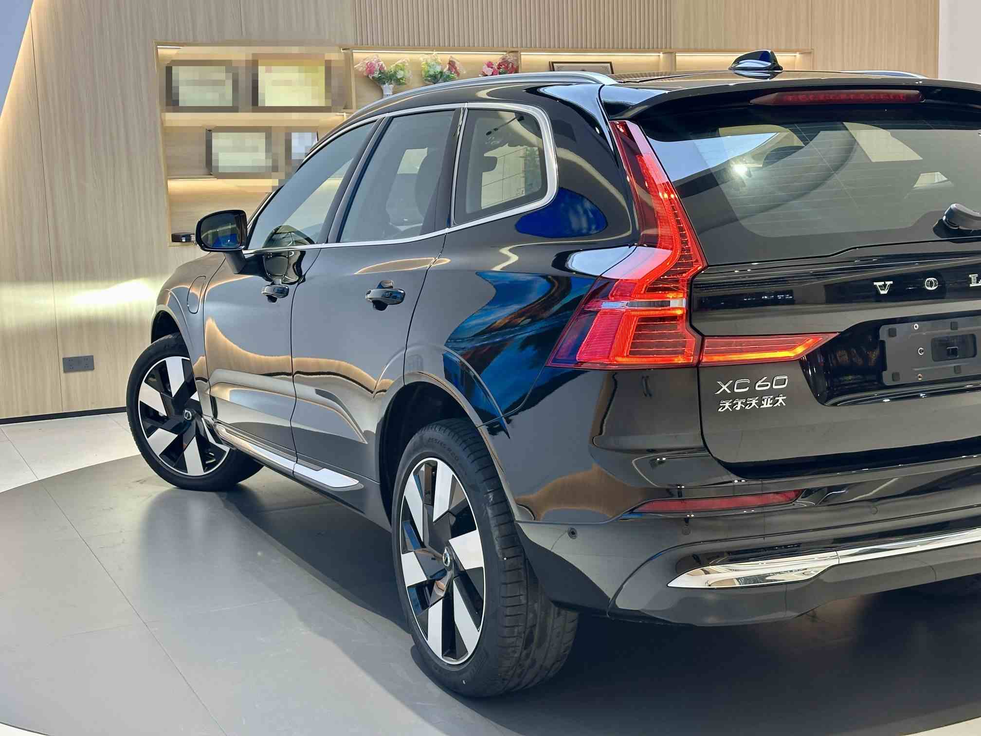沃尔沃XC60新能源 2025款 插电式混动 长续航四驱智雅豪华版(4)
