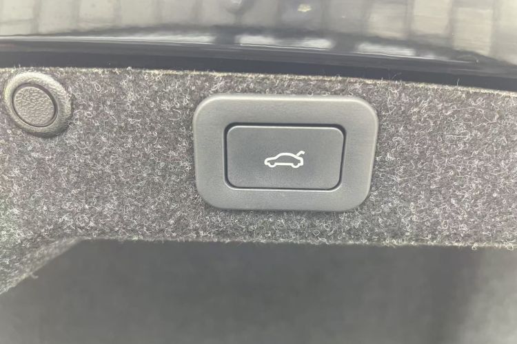 红旗H7 2021款 1.8T 舒适版中控内饰7001