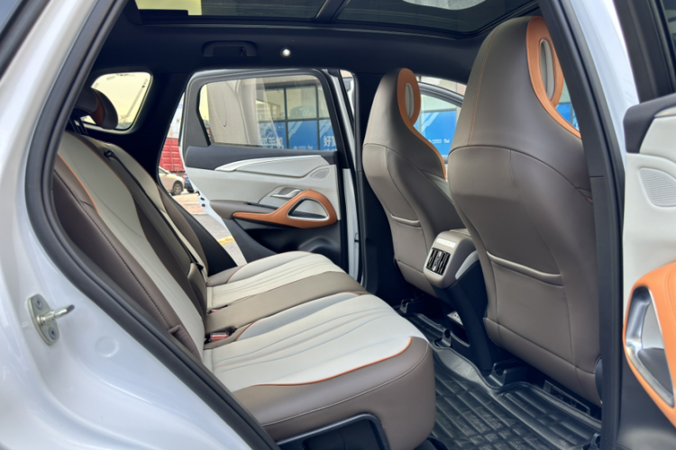 比亚迪 宋Pro新能源 2022款 DM-i 110km 旗舰型中控内饰7012