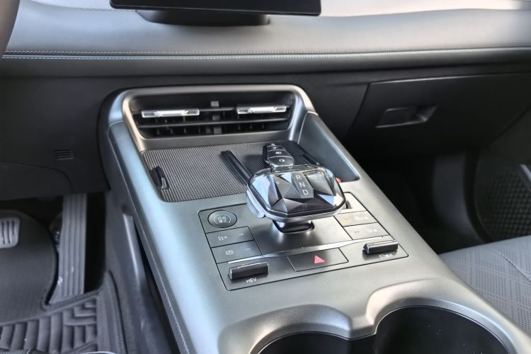 比亚迪 秦PLUS 2025款 DM-i 智驾版 55KM领先型中控内饰7004