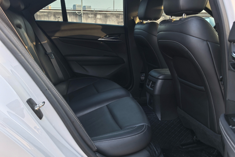 凯迪拉克CT4 2022款 28T 豪华型中控内饰7004