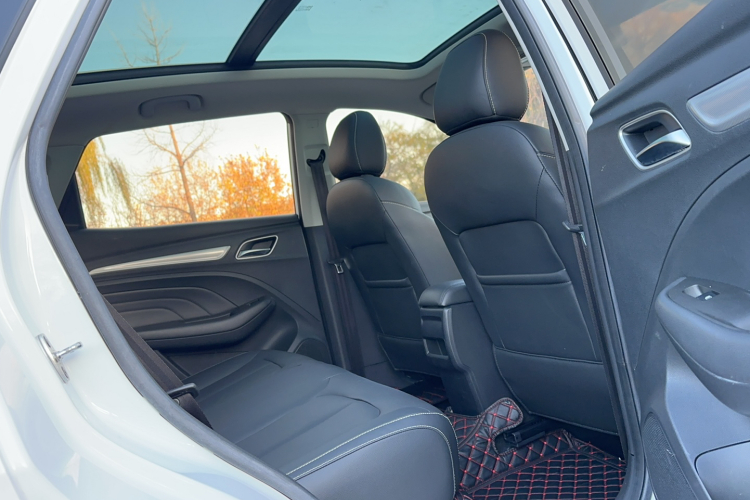 荣威RX3 2018款 1.6L 手动旗舰版中控内饰7004