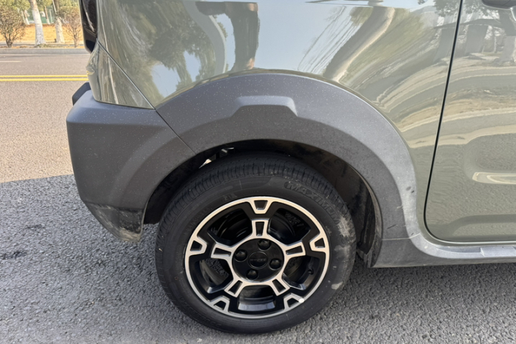 吉利银河 2025款 210km 熊猫骑士车身外观6001