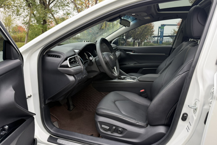 丰田 凯美瑞 2021款 2.0G 豪华版中控内饰7005