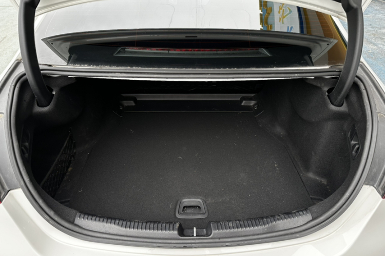 奔驰C级 2022款 改款 C 200 L 运动版中控内饰7004