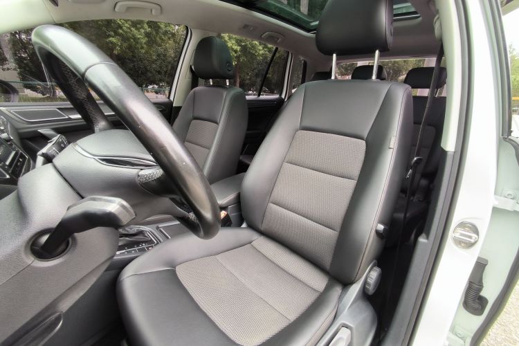 大众 高尔夫·嘉旅 2018款 230TSI 自动进取型局部细节19