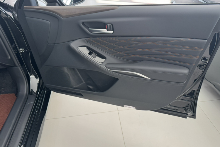 丰田 亚洲龙 2024款 双擎 2.0L 豪华版中控内饰7005