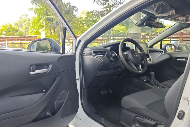 丰田 雷凌 2023款 185T CVT豪华版中控内饰7003