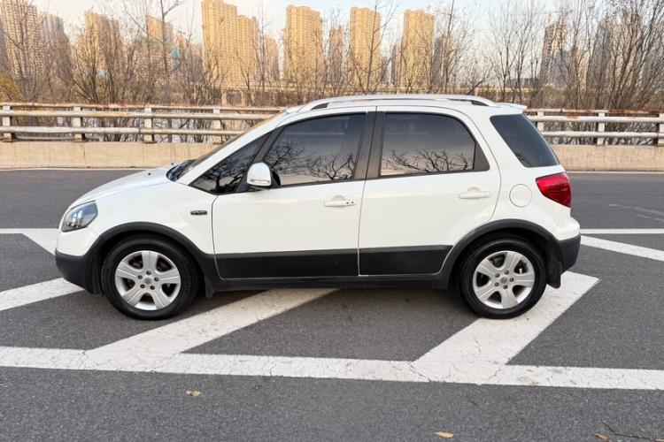 铃木 天语 SX4 2013款 酷锐 1.6L 自动20周年3G智能版车身外观6007