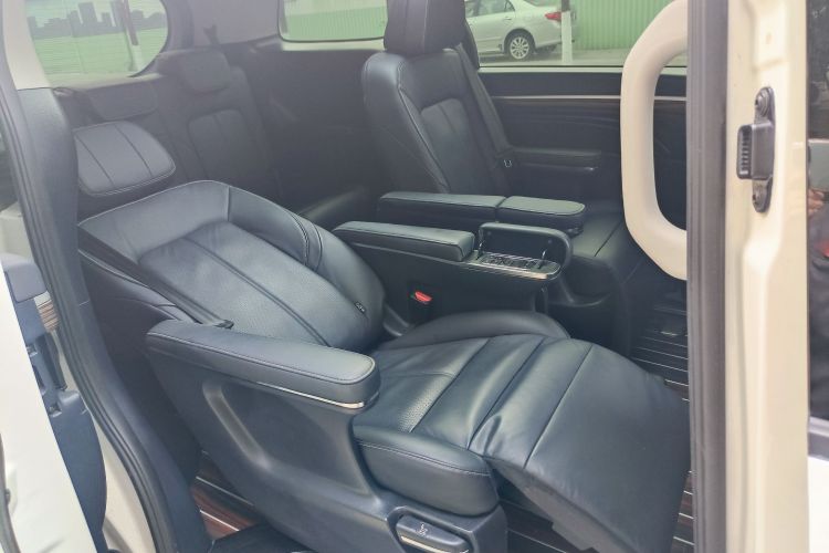 广汽传祺 传祺M8 2021款 大师系列 390T 尊贵版中控内饰7013